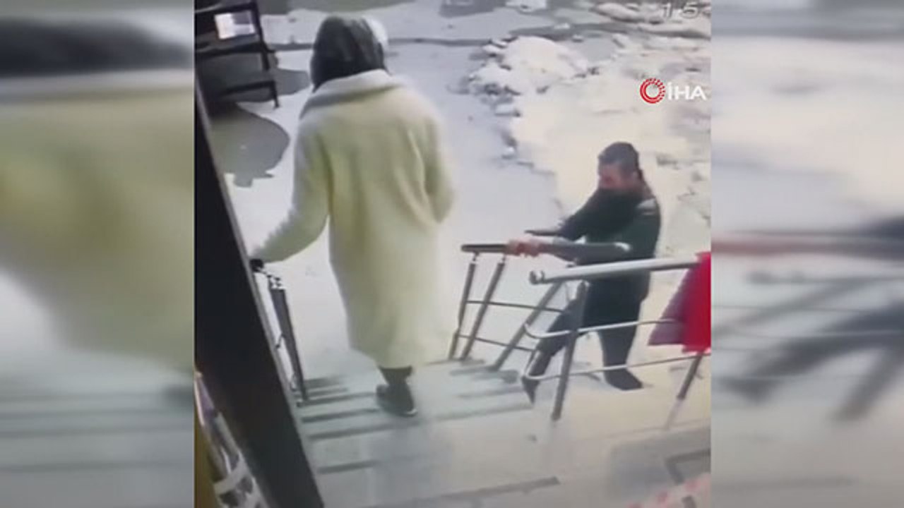 Kimseye aldırış etmedi...Demir korkulukları yerinden sökerek böyle çaldı