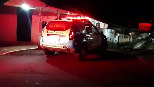 Indivíduo é detido pela GM após agredir o pai com pedrada na boca, no Bairro Cascavel Velho