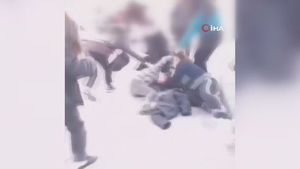 Başkent'te liseli kızların kavgası kamerada