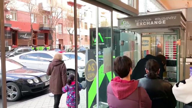 Miles de rusos se refugian en Armenia tras las sanciones económicas de Occidente