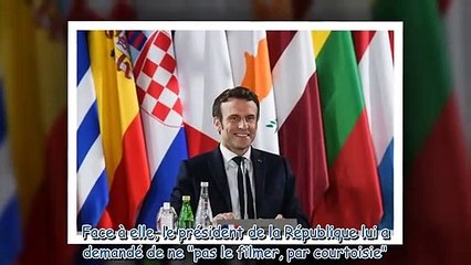 Emmanuel Macron face à une soignante non vaccinée - -Le mieux, c'est de ne pas me filmer-