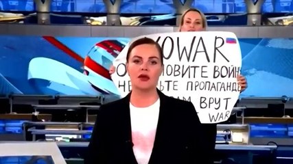 Stop the war: Woman interrupts live Russian news telecast