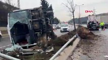 Tuzla'da servis midibüsü devrildi