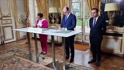 Jean Castex et Huguette Bello signent l'accord Matignon III qui finance la NRL