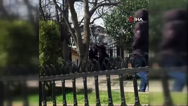 Şehrin göbeğinde iki yaşlı adam birbirine girdi