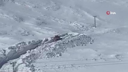 Çatak'ta karla mücadele çalışması