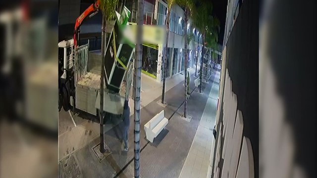 Cae una banda que usaba camiones con grúa para arrancar de cuajo cajeros en Alicante y Murcia.