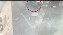 Rus tankı yolda yürüyen sivil vatandaşı top atışıyla vurdu: O anlar kamerada