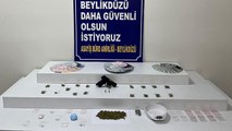 Dövmeli uyuşturucu satıcısı elindeki kaplan figüründen yakalandı