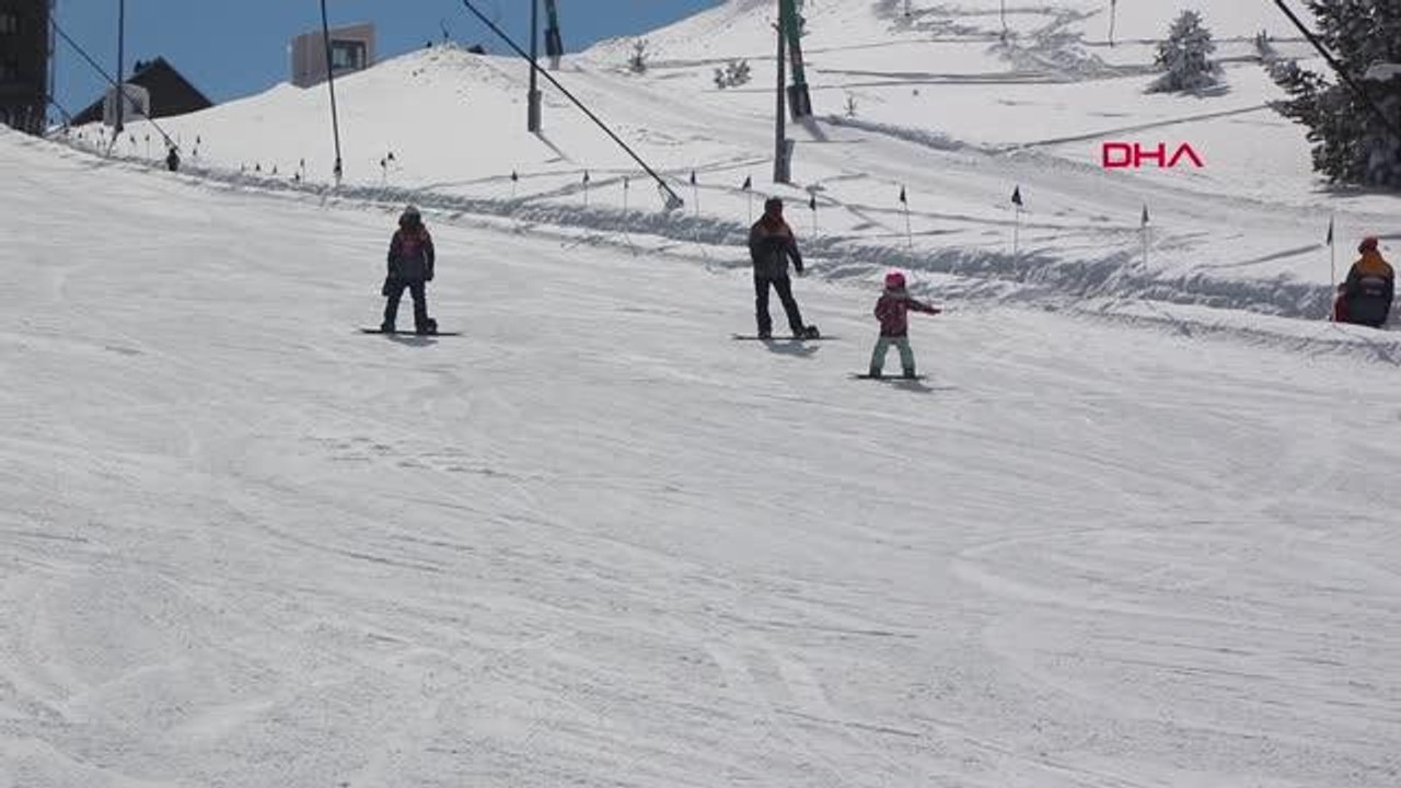 KARTALKAYA'DA MART AYINDA 3 METRE KARDA KAYAK KEYFİ