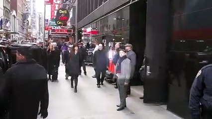 Katie Holmes à New York, se rend au Tonight Show