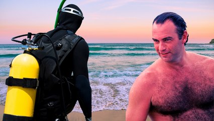 La primera vez de Bertín en una playa de gente sin ropa