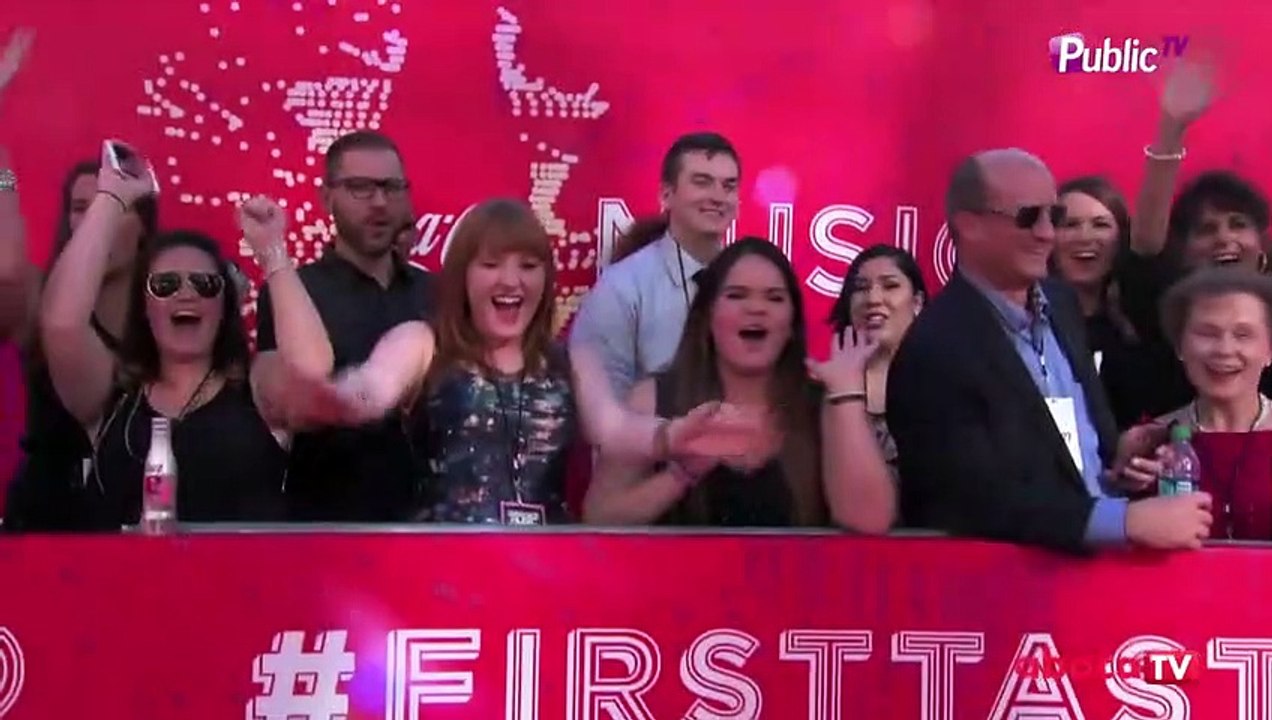 Exclu vidéo : AMA 2015 : Selena Gomez renversante pendant que Gigi Hadid créée la surprise !