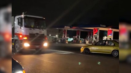 Karera ng mga sasakyan sa pampublikong kalsada, libu-libong piso ang pustahan at ipino-post pa sa social media | 24 Oras