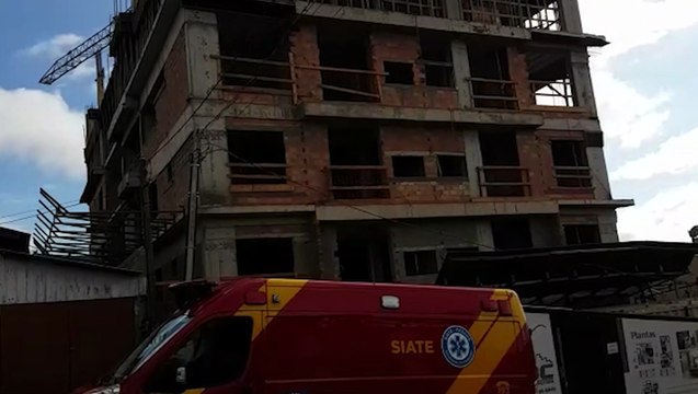 Trabalhador fica ferido ao sofrer queda em obra na Rua Nereu Ramos