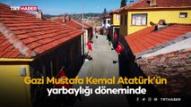 Köye asılan Türk bayrakları 2006'dan bu yana hiç indirilmedi