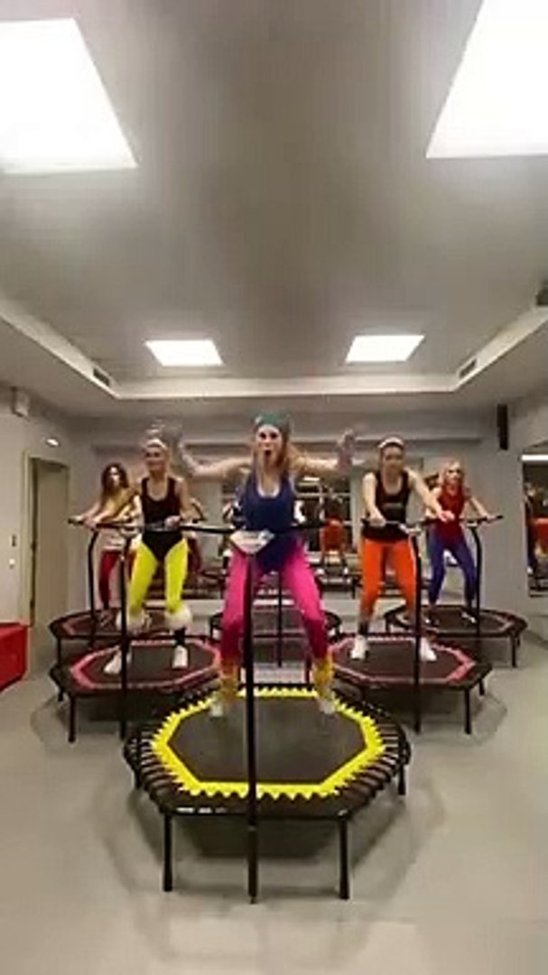 Nouveau sport en salle, le trampoline cardio - Vidéo Dailymotion