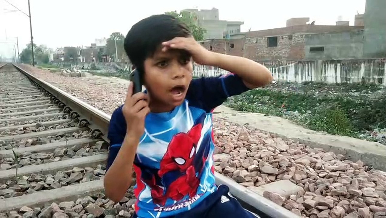 Bina engine wali train  very very funny video#funny video#comedy video#trending video#viral video#funny joke#funny shero shayari#chutkule
