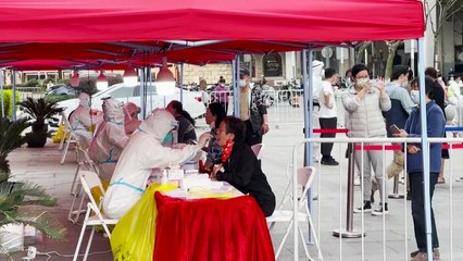 Covid en Chine: dépistage massif à Shanghai, flambée de cas dans le pays