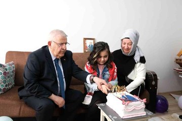 Epilepsi hastası İkra'ya doğum günü sürprizi