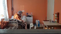 Enfermos de COVID-19 y bajo el fuego ruso: la dura realidad de los pacientes de Járkov