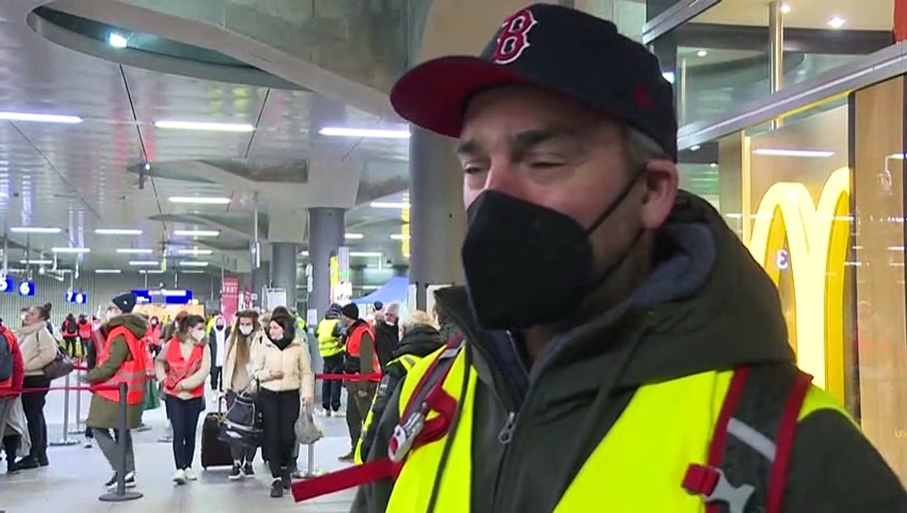 Massenankünfte in Berlin: 'Schon bei 100 Flüchtlingen völlig überfordert'