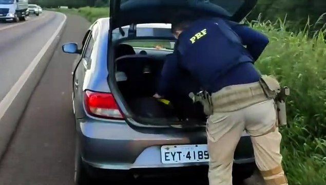 Em menos de 20 minutos, PRF apreende dois veículos carregando maconha na BR-277, em Céu Azul