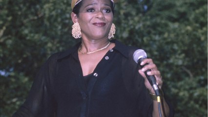 Tải video: GALA VIDÉO - Mort de Jacob Desvarieux : Jocelyne Béroard (Kassav’) fait une grande annonce