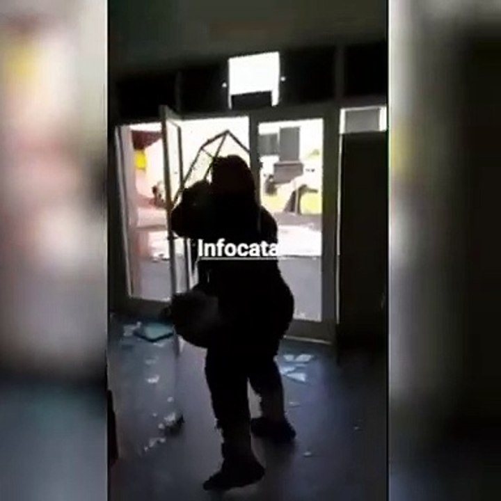 Una mujer destrozó el registro civil de González Catán