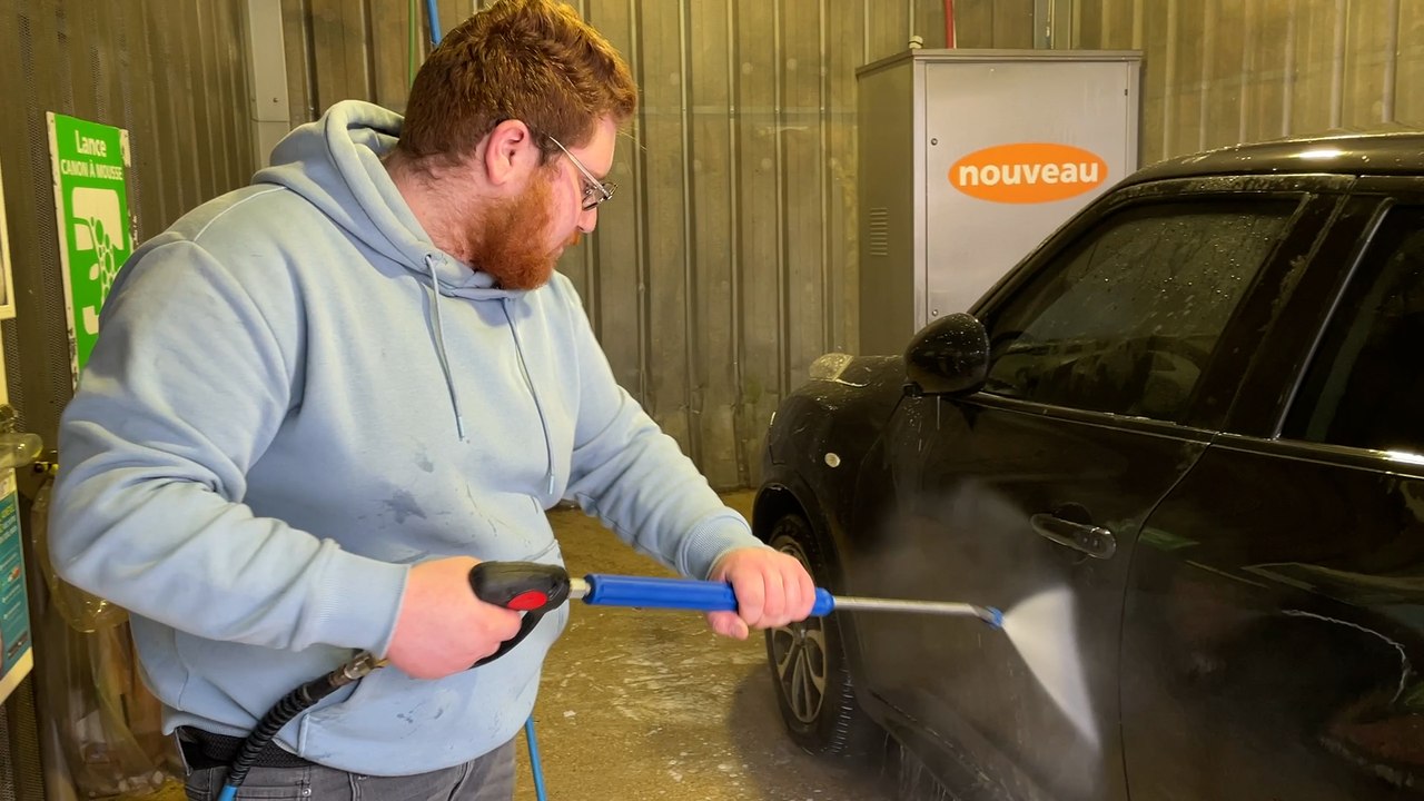«Le Sahara, il m’a coûté 8 euros» : la ruée des automobilistes vers les stations de lavage