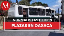 Normalistas secuestran autobuses y bloquean vialidad; exigen plazas de maestros