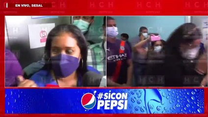 ¡No se ponen de acuerdo! Empleados inconformes se rehúsan a despejar acceso a la Sesal