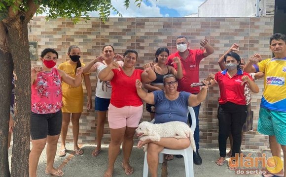 Moradores na Zona Sul de Cajazeiras estão sem água há quase dez dias: “Água aqui, só da chuva”