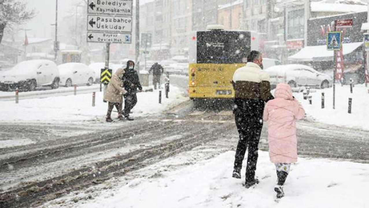 Tam gitti derken bir daha geliyor! Meteoroloji uyardı, İstanbul hafta sonu kar yağışına teslim olacak