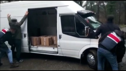 Kamyonetten binlerce litre sahte içki çıktı