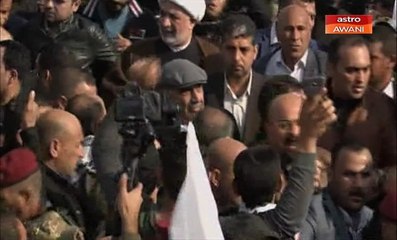 Rakyat Iraq berhimpun memperingati upacara pengebumian Jeneral Qassem