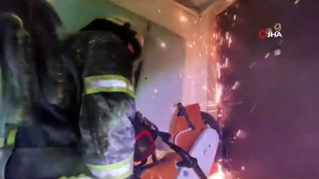 Kiev'de 16 katlı binaya roket isabet etti: Ölü ve yaralılar var