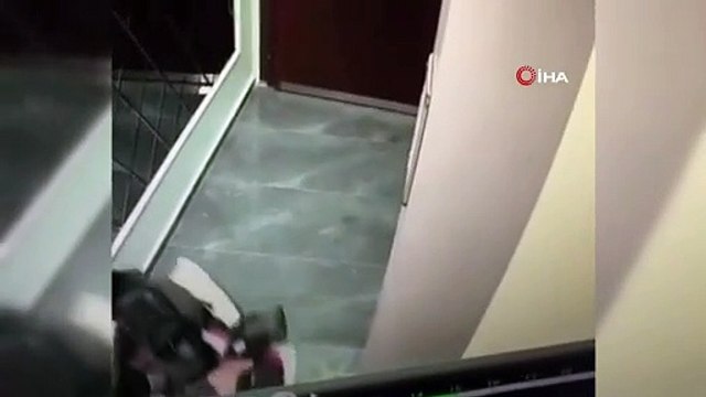 Hırsız çaldığı ayakkabıları güçlükle taşıdı: O anlar kamerada
