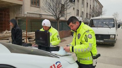 Kurs öğrencilerini taşıyan servis sürücüsü alkollü çıktı