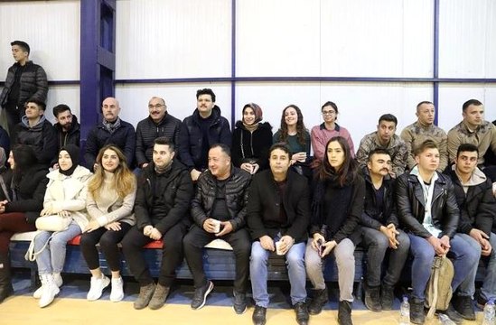 Çukurca'da voleybol ve masa tenisi turnuvası sona erdi