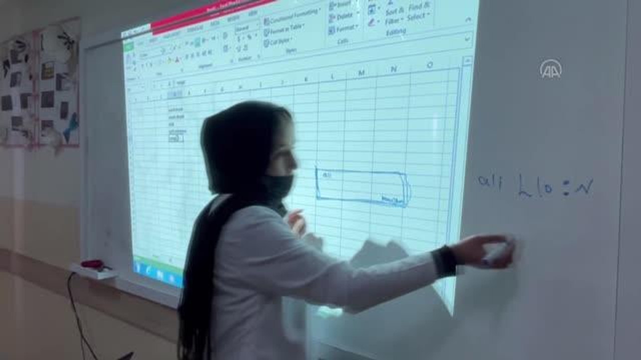 Afgan-Türk Maarif Okulları, yetim Afgan öğrencilerin geleceğine umut oluyor (2)