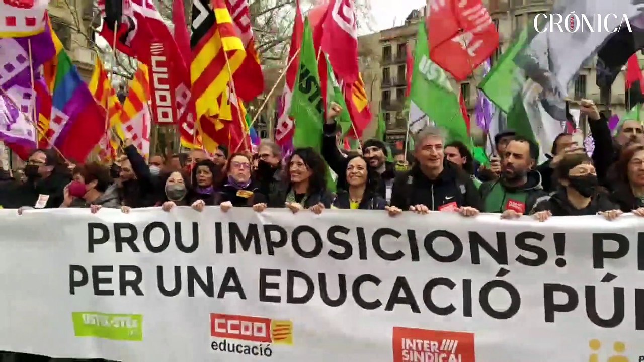 Manifestación Manifestación en contra de las políticas del Departamento de Educación en la Plaça Universitat