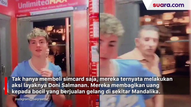 Pembalap MotoGP Mampir Konter Pulsa dan Bagi-bagi Duit ke Bocil di Mandalika