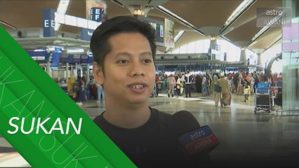 Arif Latif gantung raket