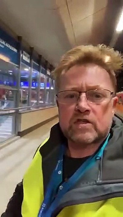Hipperholme barber Wayne Anthony helps Ukrainian refugees arriving in Poland