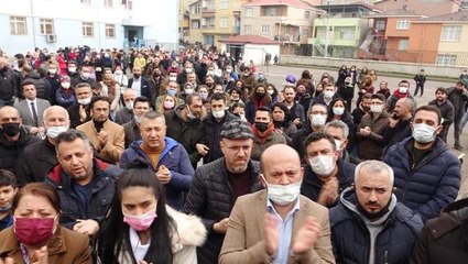Çocuğunu döven öğrenciye saldırmaya giden veli, acısını öğretmenden çıkardı