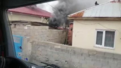 Son dakika haberleri: Tek katlı ev, yangında kullanılamaz hale geldi