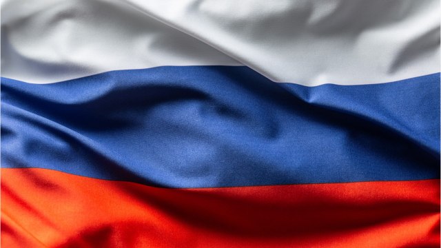 La Russie utilise des trains blindés pour transporter ses troupes et véhicules