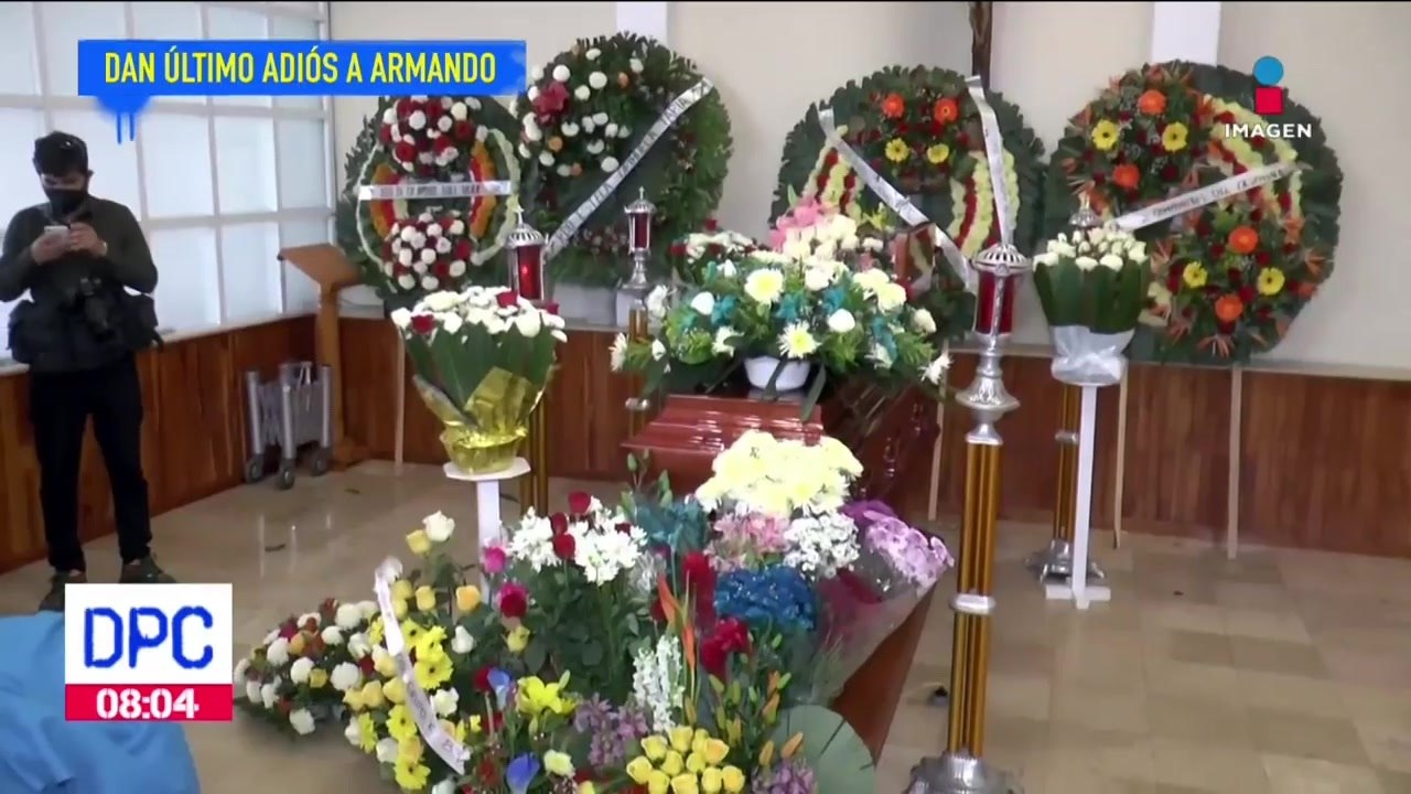 Hombre armado amenazó a periodistas durante velorio de Armando Linares
