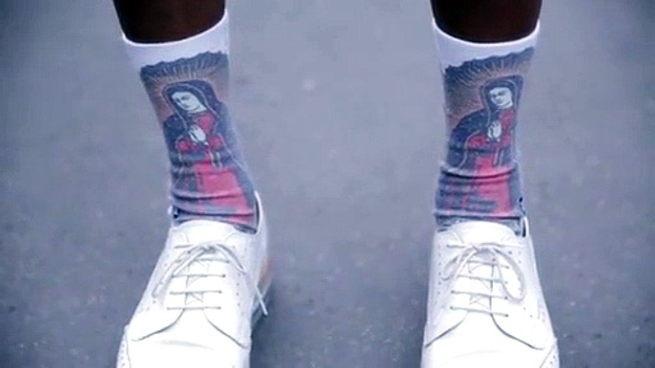 L'homme aux chaussettes vierge
